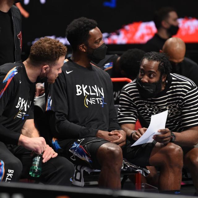 app下载-雄鹿连扳两场大胜篮网 欧文伤退死神独木难支